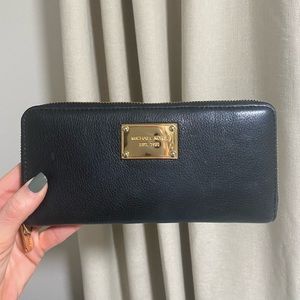 Black Leather Michael Kors Zip-up Wallet